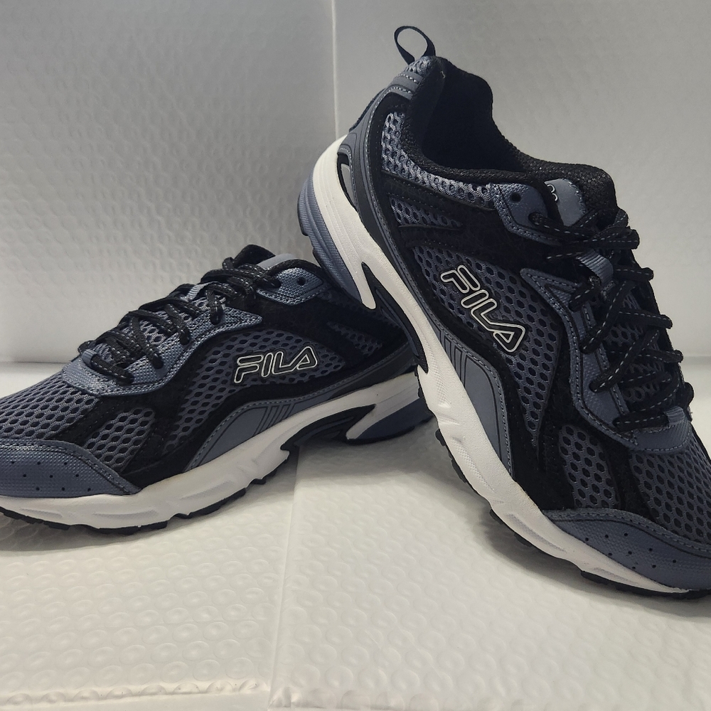 Womens Fila windshift 15 running shoes in size 6.5 NWOT